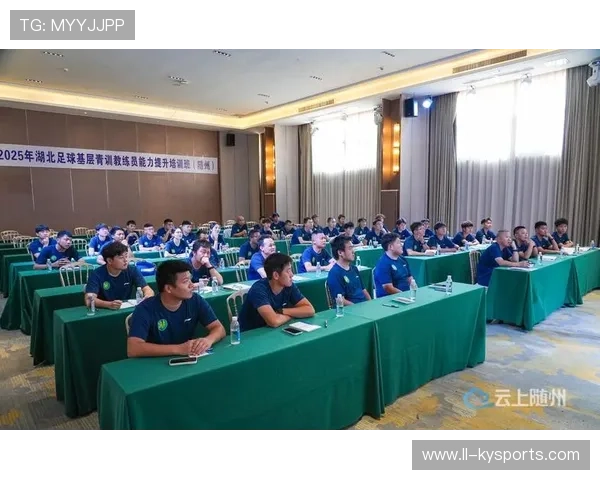 足球联赛在青训扶持中推动俱乐部共享教练资源与联合训练营模式